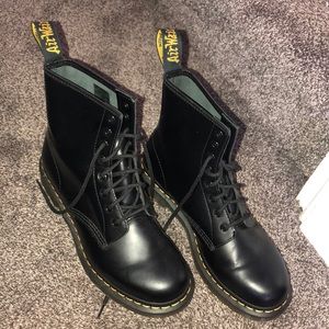Doc Martens Women’s 1460 smooth black